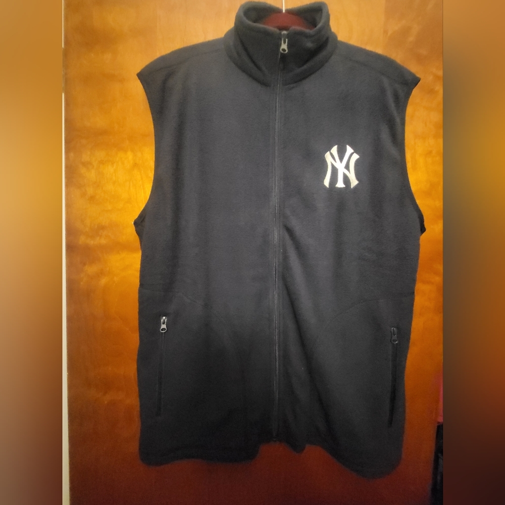 NY Yankee Men's Fleece Vest - NWOT
